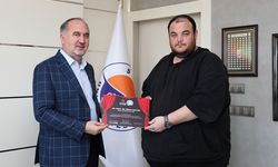Hayaller Tiyatrosundan Rektör Dalgın’a teşekkür