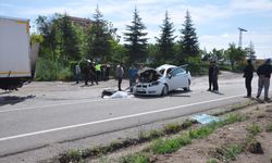 YOZGAT - Otomobil ile kamyonun çarpışması sonucu 1 kişi öldü