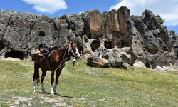 AFYONKARAHISAR - Tarihi ve turistik mekanı Frigya'da bayram yoğunluğu yaşanıyor