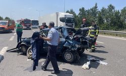 Anadolu Otoyolu'nda çarpışan panelvan ile otomobildeki 9 kişi yaralandı