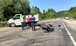 Erfelek'te kamyonetle çarpışan motosikletin sürücüsü yaralandı