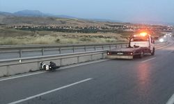 Amasya'da motosiklet devrildi, 1 kişi öldü, 2 kişi yaralandı