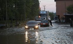 SAKARYA - Melen Çayı'ndaki taşkın Kocaali-Akçakoca kara yolunda ulaşımı aksatıyor