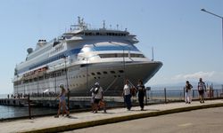 Kruvaziyer "Astoria Grande" 899 yolcusuyla Sinop Limanı'na demirledi