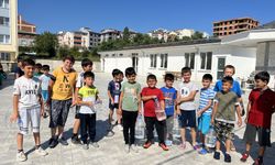 Sinop'ta Kur'an kursu öğrencileri sahipsiz hayvanları unutmadı