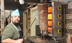 Taşova'da sıcak hava en çok döner ustalarını zorluyor