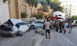 ANTALYA -  11 araca çarparak devrilen beton mikserinin şoförü yaralandı