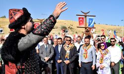 BİTLİS - Ahlat'ta Malazgirt Zaferi'nin 952. yıl dönümü etkinlikleri başladı (2)