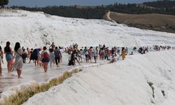 DENİZLİ - Pamukkale'yi yılbaşından bu yana 1 milyon 149 bini aşkın kişi ziyaret etti