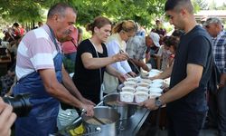 Erzincan'da muharrem ayı dolayısıyla aşure dağıtıldı