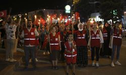 UŞAK - Büyük Zafer'in 101. yıl dönümü dolayısıyla fener alayı yürüyüşü yapıldı