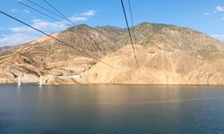 Yusufeli Belediye Başkanı Eyüp Aytekin, zipline yaparken mahsur kaldı