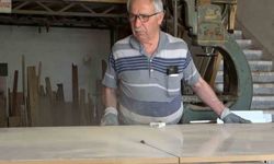 Aşkla yaptığı marangozluk mesleğini 55 yıldır devam ettiriyor