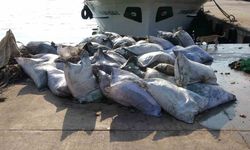 Balıkçılar şaştı kaldı: Denizden balık yerine çuval çuval pirinç çıktı