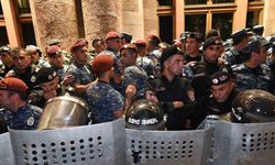 Ermenistan’da polis ile Başbakan Paşinyan karşıtları arasında arbede