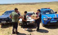 Kuş sevdasına otomobillerinden oldular
