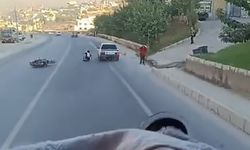 Motosikletlinin ölümle burun buruna geldiği an kamerada