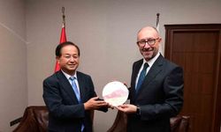 Rektör Erdal, Japon Açık Üniversitesi Rektörü Prof. Iwanaga ile bir araya geldi