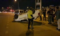 BURSA - İnegöl'de devrilen otomobildeki 2 kişiden biri yaralandı
