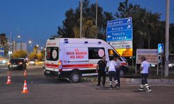 MERSİN - Ambulans ve otomobilin çarpışması sonucu 4 kişi yaralandı