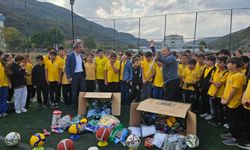 Erfelek'te ortaokul öğrencilerine spor malzemesi desteği