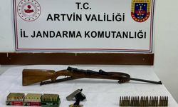 Artvin'de ruhsatsız 2 tabanca ele geçirildi