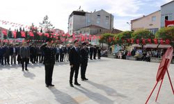 Asarcık'ta çelenk töreni düzenlendi