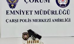 Çorum'da üzerinde ruhsatsız tabanca ve uyuşturucu bulunan zanlı yakalandı