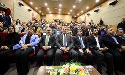 Düzce'de düzenlenen panelde medya ve yerel yönetimler ele alındı