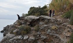 ANTALYA - Kayalıklarda kadın cesedi bulundu