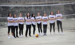 ARTVİN - Sporcular, 249 metre yüksekliğindeki baraj gövdesi üzerinde voleybol oynadı