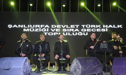 Kars'taki festivalde Şanlıurfa Devlet Türk Halk Müziği ve Sıra Gecesi Topluluğu konser verdi