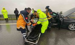 Kuzey Marmara Otoyolu’nda lüks otomobil tıra çarptı: 2’si ağır 3 yaralı