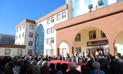 Amasya'da üniversite öğrencileri şehitleri andı, terörü lanetledi