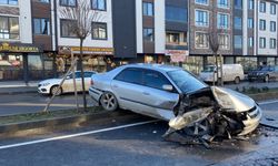 Düzce'de tır ile çarpışan otomobilin sürücüsü yaralandı