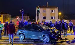 BOLU - İki otomobilin çarpıştığı kazada 6 kişi yaralandı (2)