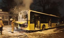 İSTANBUL - Üsküdar'da İETT otobüsünde çıkan yangın söndürüldü