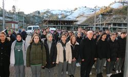 Of'taki okullarda şehitler için saygı duruşunda bulunuldu