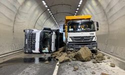 Rize'de devrilen hafriyat kamyonunun sürücüsü yaralandı