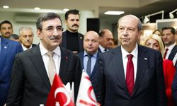 ANKARA - Cumhurbaşkanı Yardımcısı Yılmaz, "İzler Silinmeden" fotoğraf sergisini gezdi