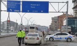 HAKKARİ - Yüksekova'da trafik ekipleri hız denetimi yaptı