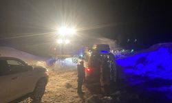 MUŞ - Yolu kardan kapanan mezrada rahatsızlanan kadın hastaneye kaldırıldı