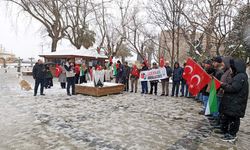 Sinop'ta kar yağışı altında “Gazze İçin Acil Ateşkes” çağrısı