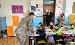 Çorum Emniyet Müdürü Pehlivan, kendisine mektup yazan öğrencileri ziyaret etti