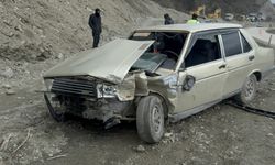 Kastamonu'da kamyonet ile otomobilin çarpıştığı kazada 2 kişi yaralandı