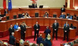 Arnavutluk parlamentosundan İtalya ile imzalanan göçmen anlaşmasına onay