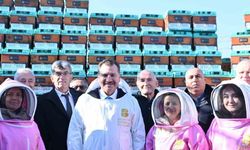 Balıkesir Büyükşehir’den bal üreticilerine hibe kovan dağıtıldı