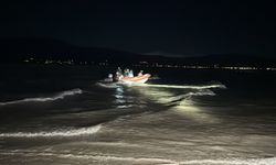 ELAZIĞ - Rüzgarın etkisiyle baraj gölünde sürüklenen teknedeki 2 balıkçı kurtarıldı