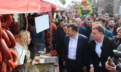 İzmir Büyükşehir Belediye Başkan adayı Dağ, hasta çocukları ziyaret etti