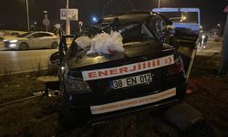 KAYSERİ - Gelin arabasının karıştığı trafik kazasında 4 kişi yaralandı